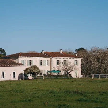 Bed & Breakfast Logis De Vallombronze *