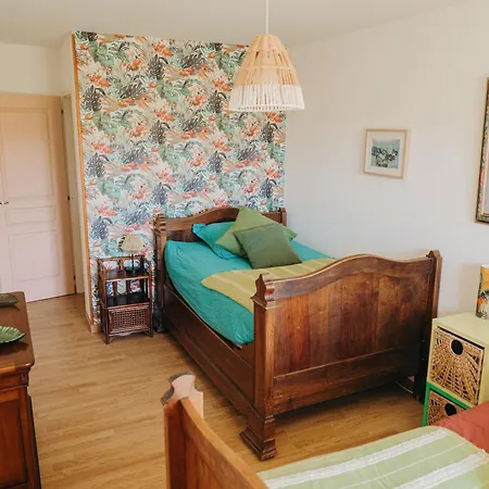 Logis De Vallombronze Bed & Breakfast *